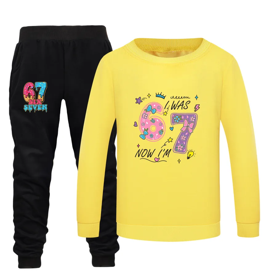 Crewneck Sweatshirt Set, Style 20 · Yellow